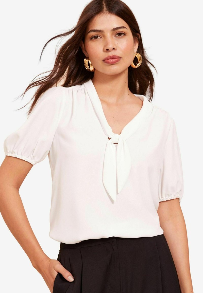 Friends Like These SHORT SLEEVE BOW FRONT REGULAR FIT - Pusero - white