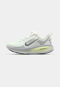 VOMERO 18 - Tenisice za cestovno trčanje - summit white/black/barely volt/light silver/metallic silver