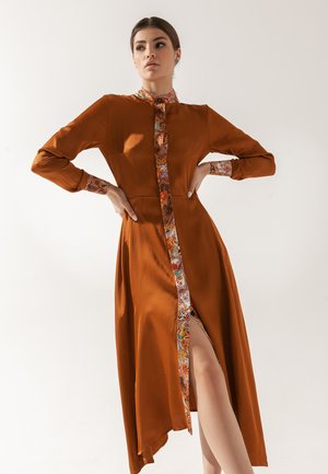 CAMELIA - Blousejurk - bronze