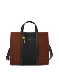 Torba na ramię w dwóch odcieniach z brązowego zamszu i czarnej skóry, wyposażona w podwójne górne uchwyty oraz regulowany pasek na ramię. Zawiera ozdobę w postaci breloka do kluczy.