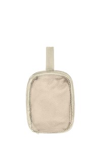 Beige Netz-Aufbewertasche, quadratische Form mit einem Reißverschluss, ausgestattet mit einem gewebten Schlaufenhandgriff oben für einfachen Transport.