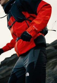The North Face JAZZI JACKET - Veste Hardshell - high risk red/black