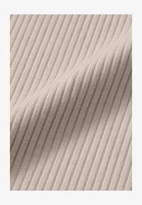 Неизбран, cream ii white