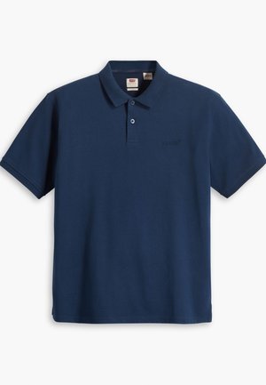 Marineblauwe polo gemaakt van gladde katoenstof, met een klassieke kraag, twee knopen en een subtiel Levi's-logo geborduurd op de borst.