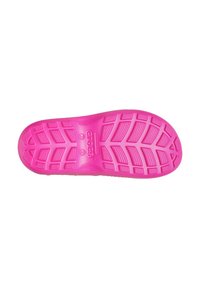 Semelle de chaussure en caoutchouc rose vif avec des motifs de texture pour la prise. Présente des rainures profondes et des zones surélevées pour une traction optimale.