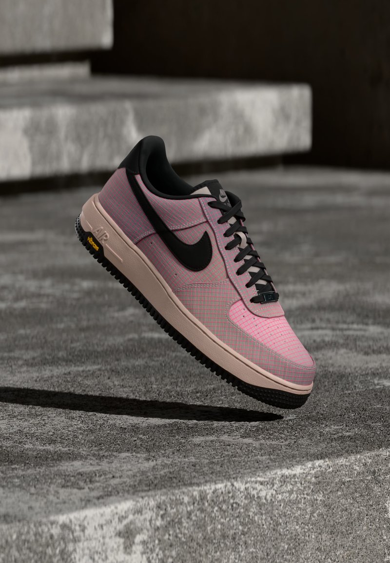 Nike AIR FORCE 1 07 silt red/black/light violet ore/speed yellow/pink