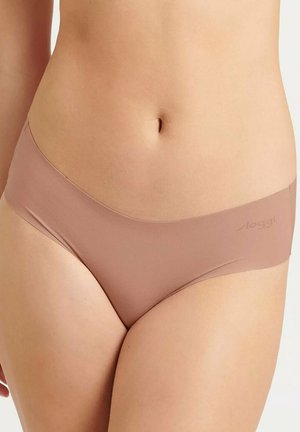 Beige Unterwäsche aus glattem Stoff, mit einem tief sitzenden Design und leichtem Glanz, und mit einem dezenten Sloggi-Logo auf dem Bund.