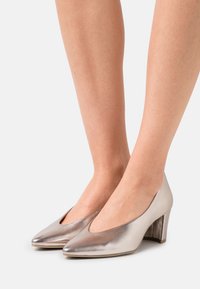 Marco Tozzi Klasszikus sarkú cipők - platinum