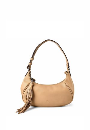 Borsa a spalla in pelle beige con tracolla regolabile e grande dettaglio di nappina appeso alla cerniera sul lato anteriore.