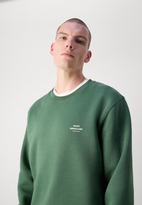 Mads Nørgaard STANDARD CREW LOGO - Sweatshirt - duck green