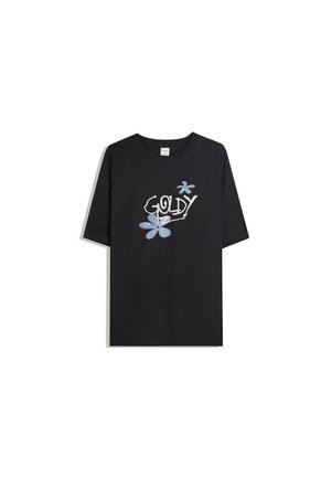 Zwarte katoenen t-shirt met een losse pasvorm, voorzien van blauwe bloemenontwerpen en witte tekst "GOLDY" op de voorkant. Korte mouwen en ronde hals.