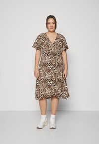 Vero Moda Curve - VMCSAKI WRAP DRESS  - Freizeitkleid - sandshell betty Thumbnail-Bild 1