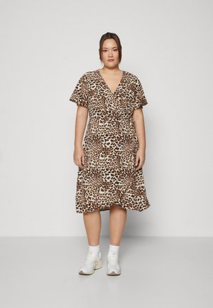 VMCSAKI WRAP DRESS  - Nappali ruha - sandshell betty