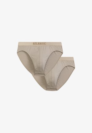 Beżowe bawełniane majtki z miękkim elastycznym pasem, na którym widnieje logo "ATLANTIC". Pokazane dwa modele, o gładkiej strukturze i dopasowanym kroju.