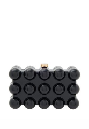 Zwarte acrylaat rechthoekige clutch met ronde vormen op het oppervlak, een gouden sluiting en een glanzende afwerking.