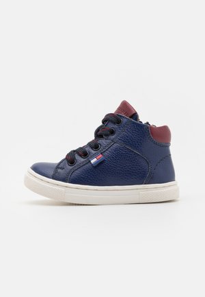 Stivaletti Unisex Kickers Kickbillista Per Bambini E Ragazzi Stivaletti Unisex Kickers Kickbillista Per Bambini E Ragazzi