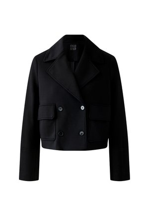 Veste noire coupée, à double boutonnage, avec de grands revers, deux poches à rabat avant et des manches longues.