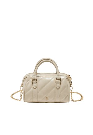 Petit sac à main beige avec surpiqûres diagonales, deux poignées, une bandoulière chaîne dorée et un détail logo doré au centre devant.