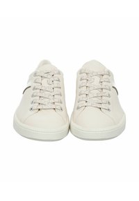 Beige Sneakers aus strukturiertem Stoff mit einer glatten Zehenpartie. Mit gemusterten Schnürsenkeln, silbernen Ösen und einer Gummisohle.