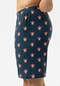 Marineblauwe shorts met een kippenpatroon in levendige kleuren, gemaakt van een zacht, rekbaar materiaal met een elastische waistband.