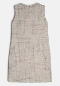 Ärmelloses Kleid aus hellbeigem, gewebtem Stoff mit einem strukturierten Muster und mehrfarbigen Sprenkeln sowie einem runden Ausschnitt.