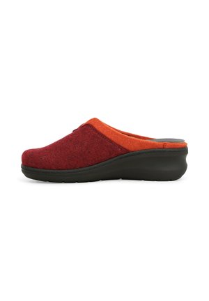 Zoccoli slip-on rossi e arancioni con suola in gomma nera. Punta arrotondata, texture liscia e un accento di colore a contrasto lungo il bordo superiore.