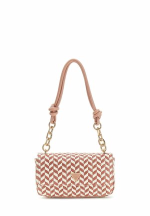 Sac à main rectangulaire en tissu tissé avec motif chevron marron et blanc, accents en chaîne dorée et anse en cuir marron nouée.