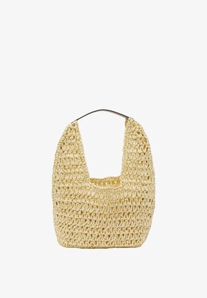 Sárga horgolt táska, puha, texturált felülettel. Négyzet alakú nyílása van, és vékony barna fogantyúja a hordozáshoz.