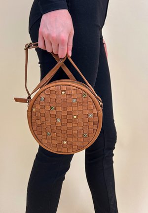 Gusti Leder GABRIELLA - Cross body bag - braun