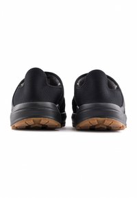 Scarpe da ginnastica nere con una tomaia testurizzata, caratterizzate da un tacco rotondo e una suola in gomma con un motivo di battistrada color gomma.