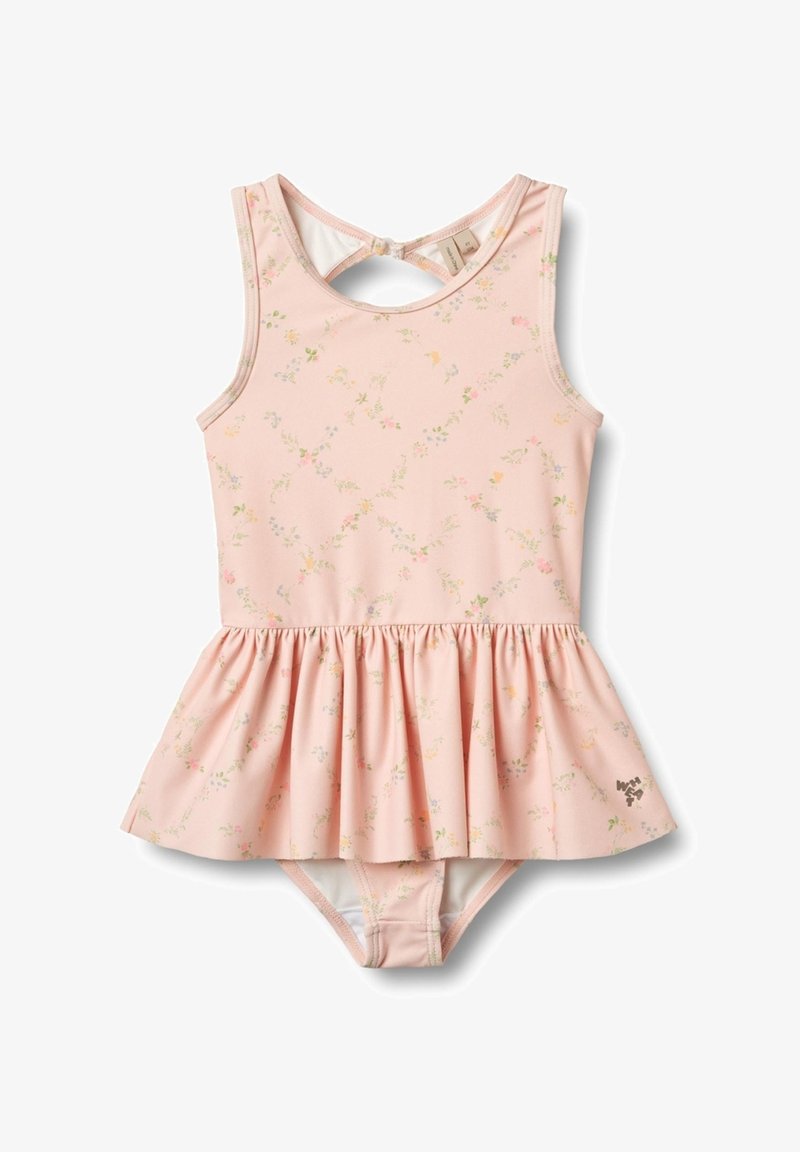 Lichtroze badpak met een uitlopende rok, bloemenprint in pastelkleuren, racerback ontwerp en een klein decoratief logo rechtsonder.