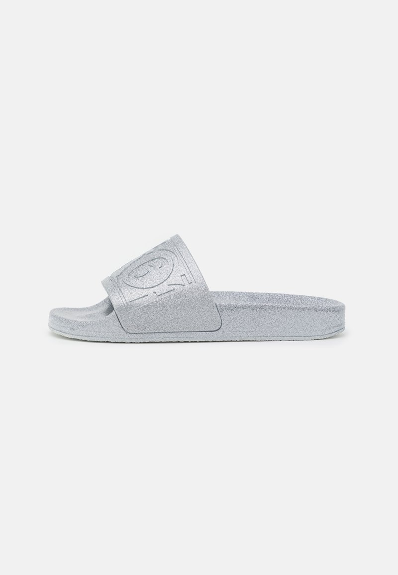Damen Sneaker | MM6 Maison Margiela HOTEL POOL SLIDES Badesandale silver/silberfarben - DI09439 Damen Sneaker | MM6 Maison Margiela HOTEL POOL SLIDES Badesandale silver/silberfarben - DI09439