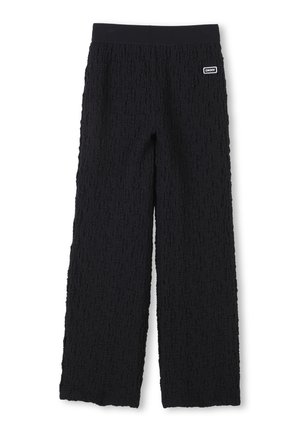 Pantalons larges noirs en tissu texturé, avec une taille unie et un petit patch logo à l'avant.