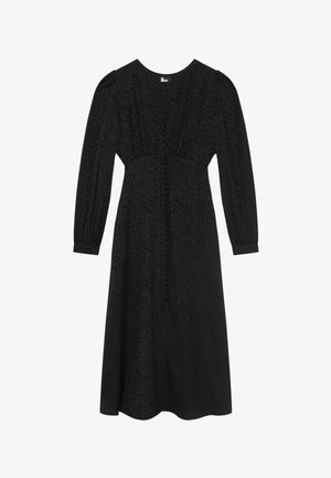 Abito lungo nero con maniche a sbuffo, decorato con un delicato motivo floreale testurizzato, scollatura a V e chiusura con bottoni frontali, con spalle arricciate e polsini affusolati.