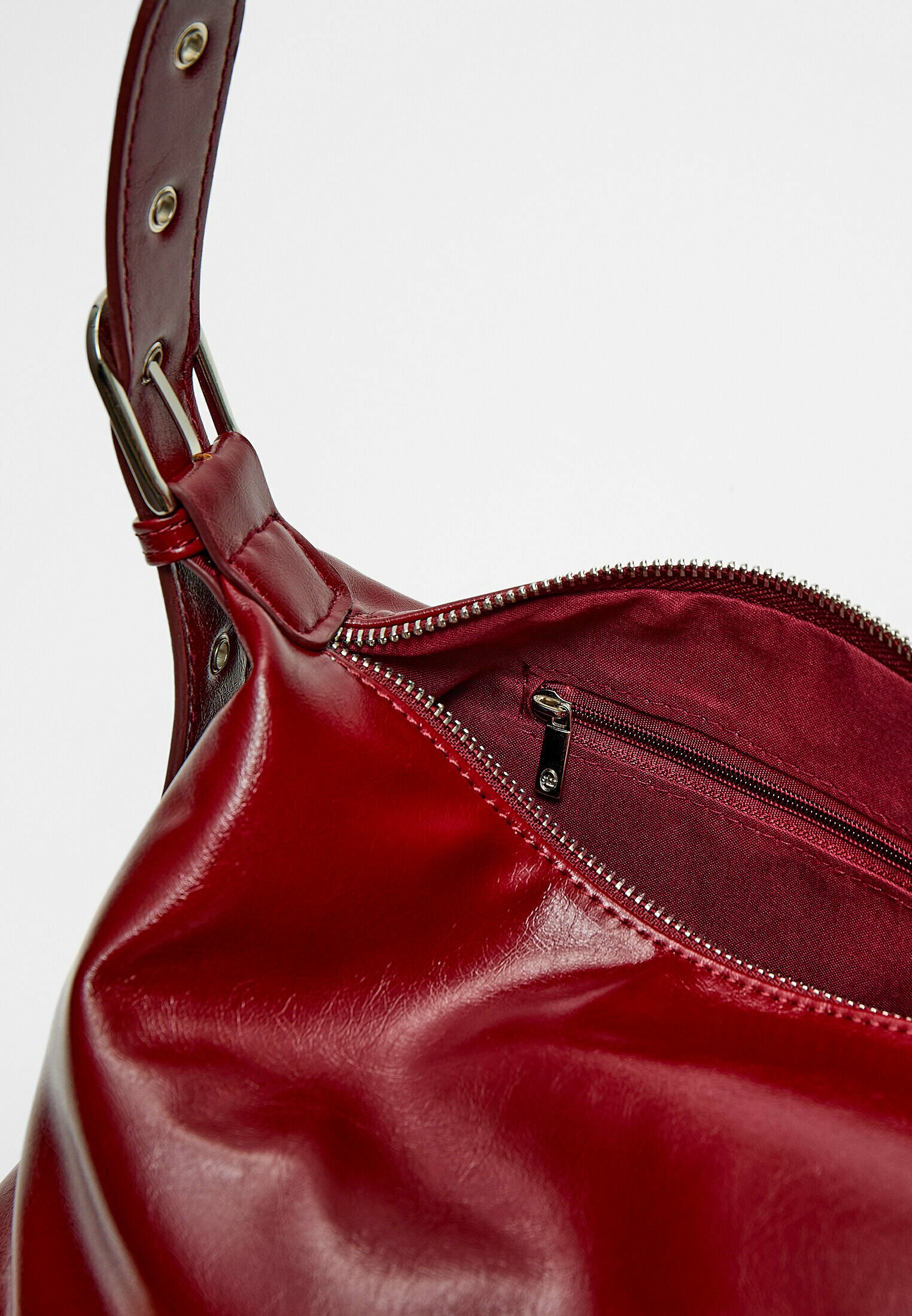 Stradivarius STUDDED - Cross body bag - bordeaux - Zalando