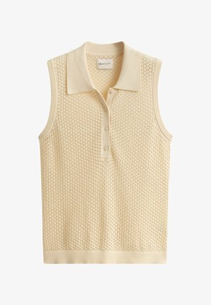 Haut en tricot sans manches de couleur crème avec un col et trois boutons, présentant un motif ajouré texturé et un ourlet côtelé.