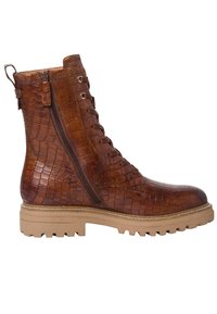 Botte marron en cuir à texture crocodile avec lacets, fermeture éclair latérale et semelle beige robuste, vue de côté extérieur.