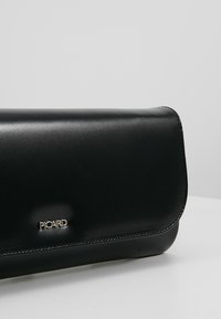 Picard BERLIN - Borsa a mano - schwarz