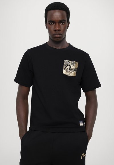 Evisu POCKET & SEAGULL TEE - Μπλουζάκι με στάμπα - black