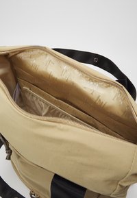 The North Face NEVER STOP UTILITY PACK UNISEX - Hátizsák - kelp tan/tnf black