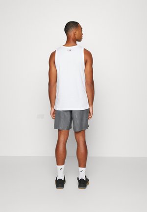 EMBOSS SHORTS - Urheilushortsit - pitch gray/black