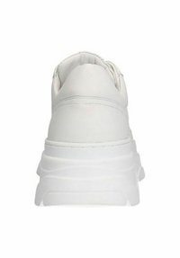 Weiße Sneaker mit einem Obermaterial aus glattem Leder, gepolstertem Kragen und einer dicken, gerippten Gummisohle. Minimalistisches Design ohne zusätzliche Akzente.