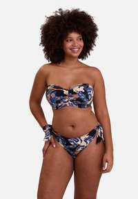 Bikini à imprimé floral coloré, base noire. Haut sans bretelles avec fronces, bas à nouer assortis. Tissu doux et détails ajustables.