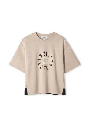 Beige T-shirt met korte mouwen en een oversized pasvorm, voorzien van een grafisch ontwerp in zwart en goud. Gevoerde zijpanelen in donkergroen.