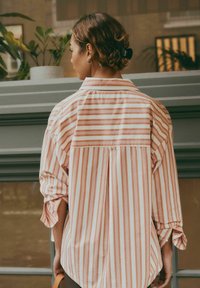 Self. Bluza s gumbima - rust brown stripe