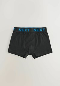 Černé boxerky vyrobené z hladkého materiálu s modrým elastickým pasem, na kterém je tučným písmem napsáno "NEXT".