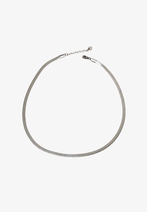 Srebrny naszyjnik łańcuchowy z ogniwami w stylu węża i zapięciem typu karabińczyk, wyposażony w krótki regulowany łańcuszek przedłużający.