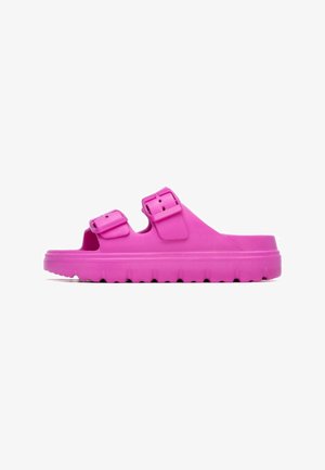 Sandales en caoutchouc rose avec deux boucles réglables, design ouvert et semelle texturée pour une meilleure adhérence. Dotées d'une semelle plateforme épaisse et rembourrée.