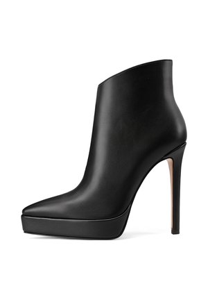 Stivaletto nero con tacco alto, realizzato in pelle liscia, con punta affilata, design elegante e suola piattaforma per un'altezza aggiuntiva.