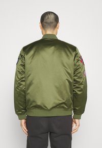 Mitchell & Ness CHICAGO BULLS NBA FLIGHT JACKET - Outdoorjacke - dark green